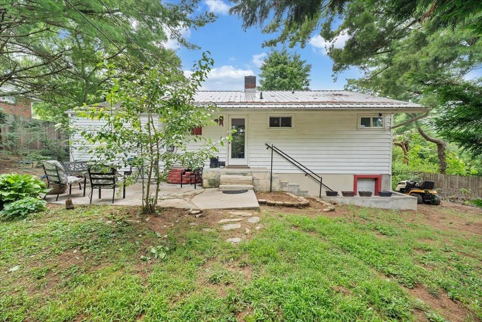 100 Roseland Drive SW, photo 24 of 35