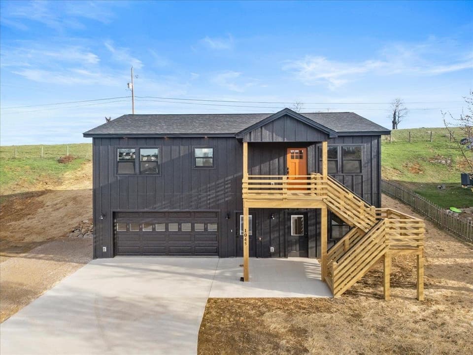 1045 Beaver Drive, photo 8 of 40