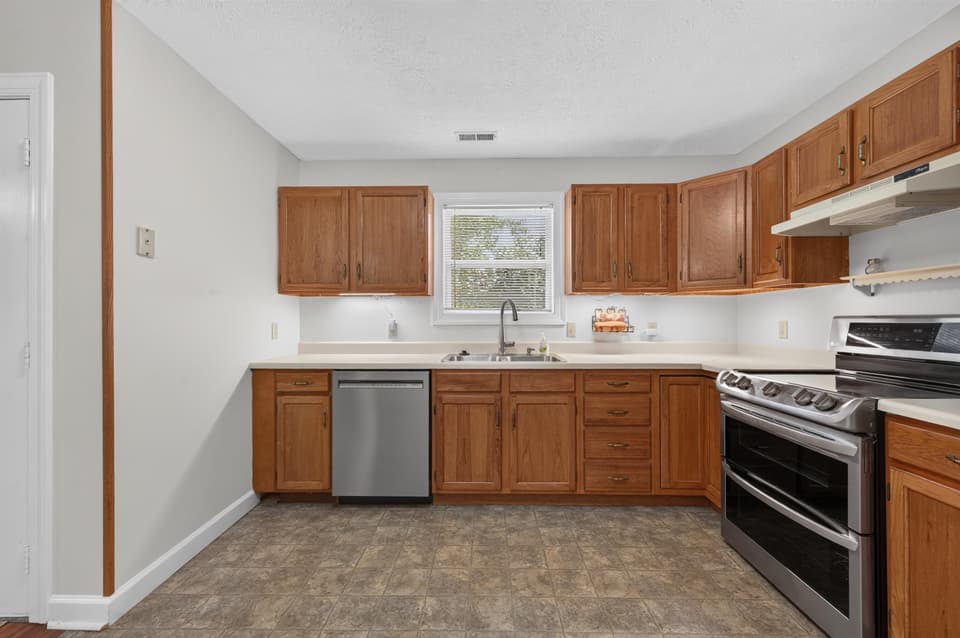 650 Kamran Drive, photo 10 of 40