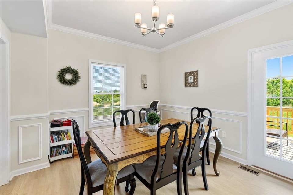 990 Holland Loop NW, photo 11 of 40