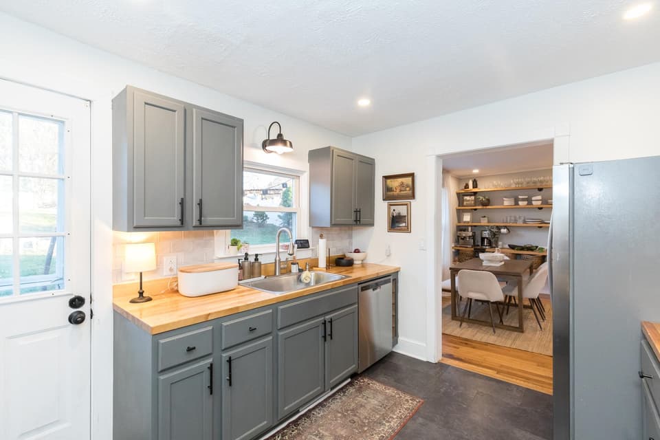 405 Lester Street, photo 33 of 40