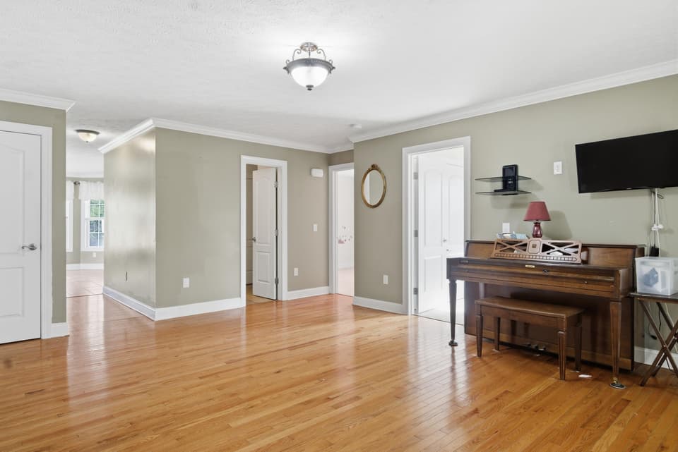 370 Robin Hood Drive, photo 24 of 40