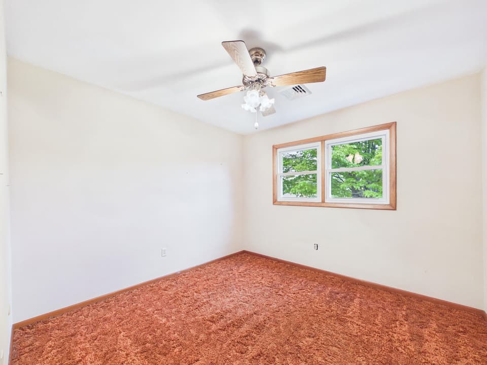 405 Maple Drive SE, photo 12 of 37