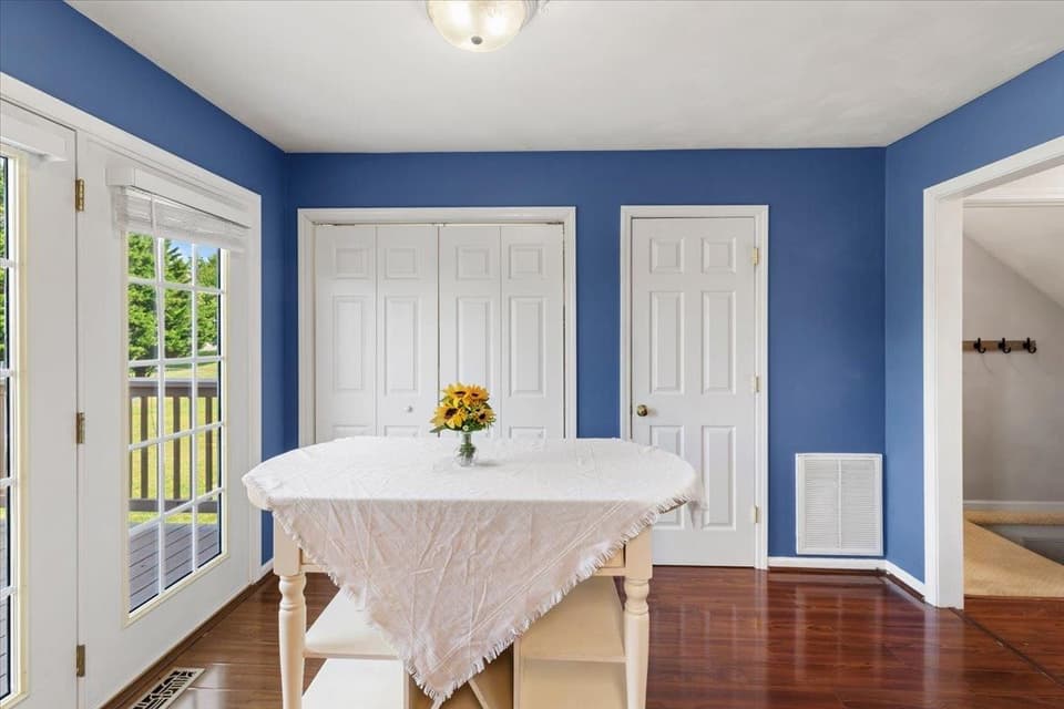 305 Sequoia Circle, photo 17 of 40