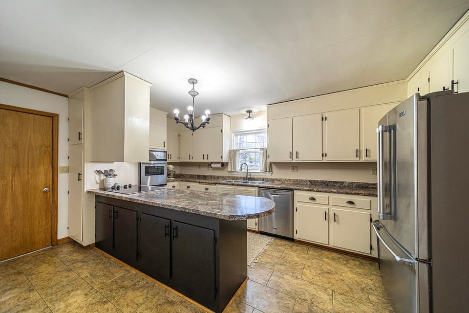 495 Dogwood Ln, photo 10 of 38