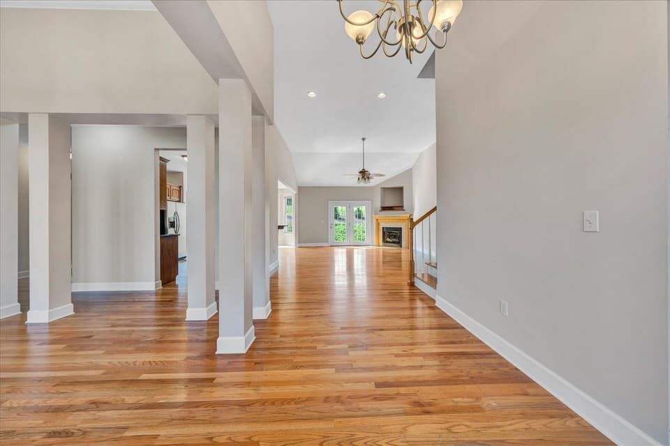 2075 Lake Vista Dr, photo 5 of 38