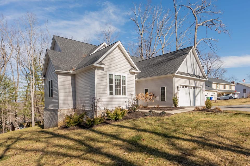 1350 Flint Drive, photo 4 of 40