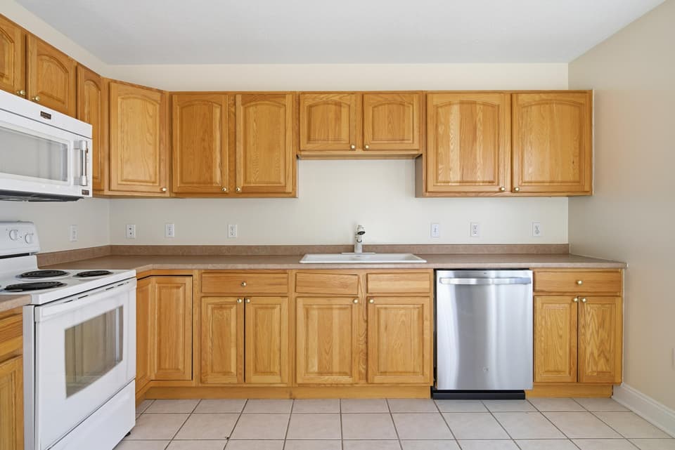 380 Oaktree Boulevard, photo 17 of 40
