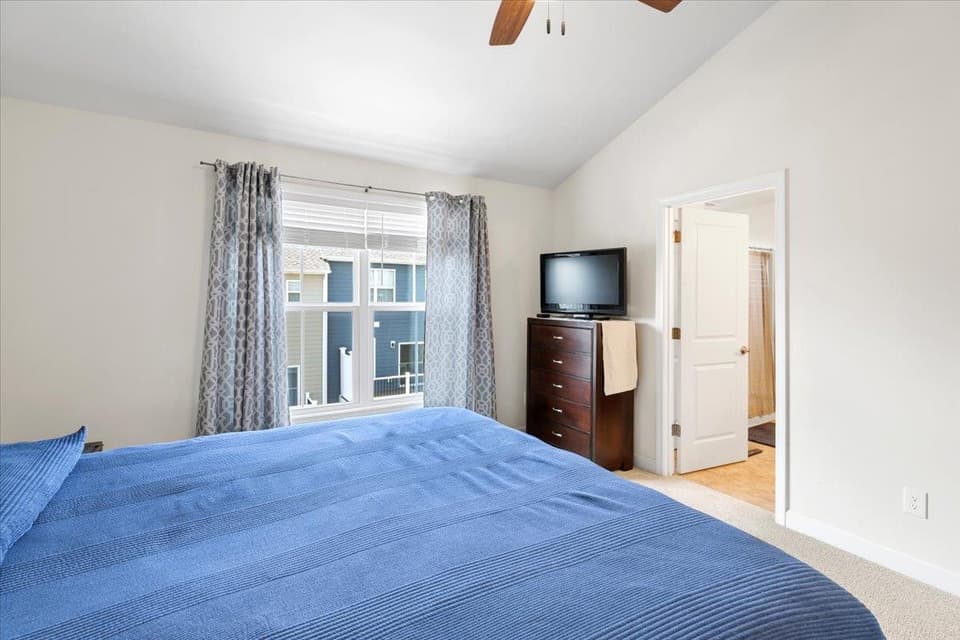 325 John Adams Drive, photo 33 of 40