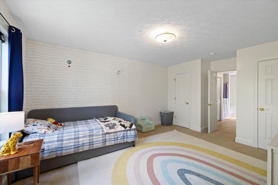 410 Oak Tree Boulevard, photo 11 of 29