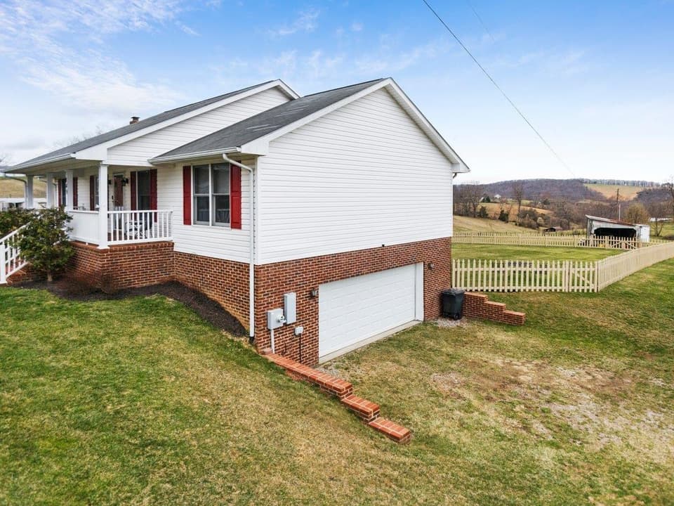 849 Silver Lake Road, photo 3 of 30