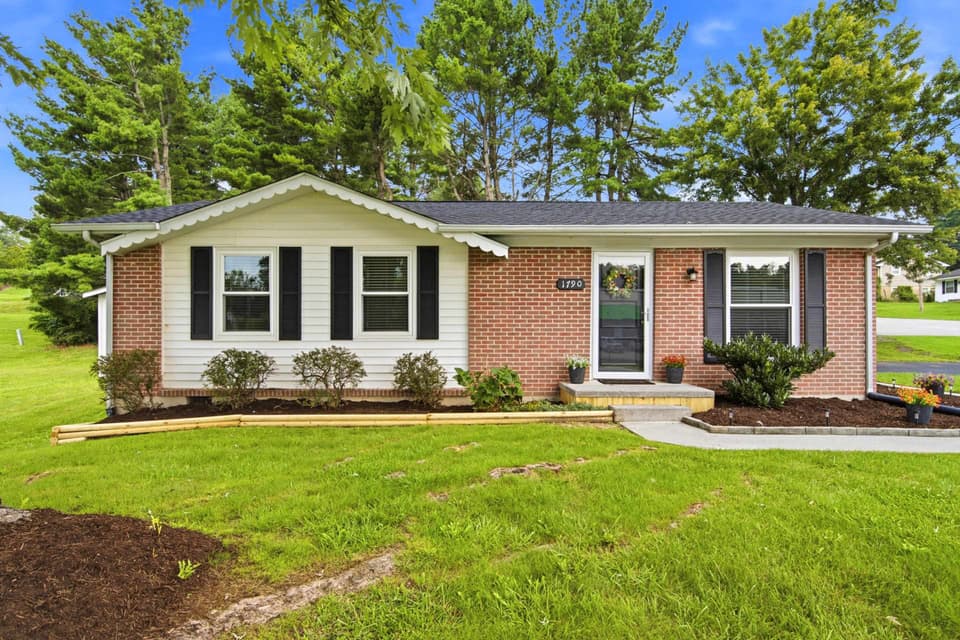 1790 Rainbow Street NE, photo 32 of 40