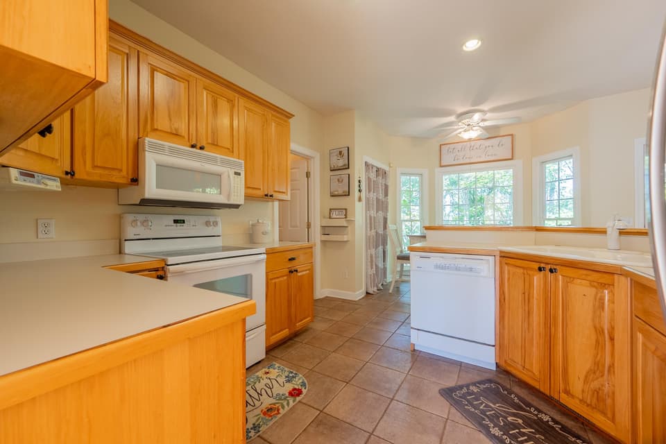 2075 Lubna Drive, photo 15 of 40