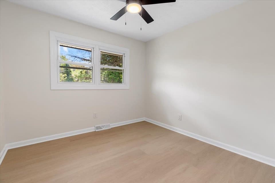 235 Lucas Street NE, photo 14 of 20
