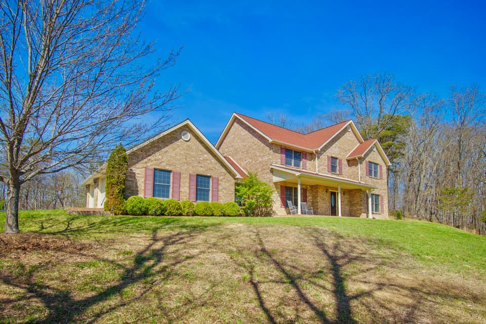 1130 Cassatt Ln, photo 3 of 39