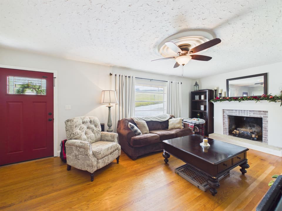 85 Wades Lane, photo 11 of 40
