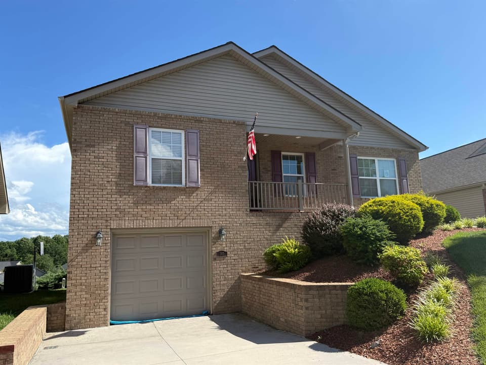 140 Alexa Lane, photo 2 of 15