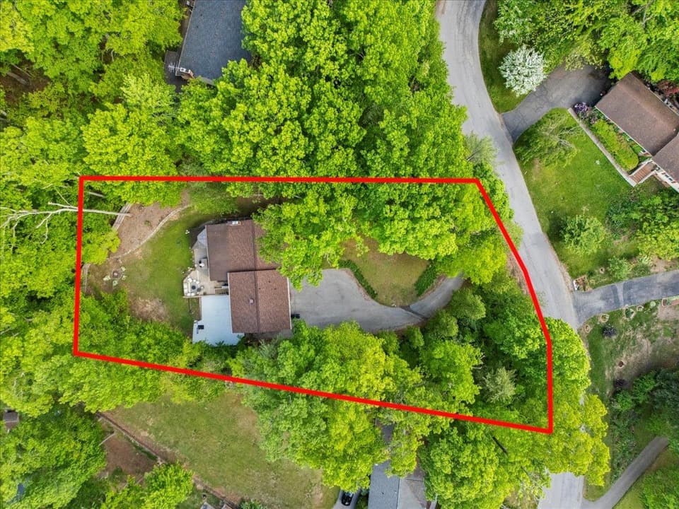 300 Tomahawk Drive, photo 8 of 40