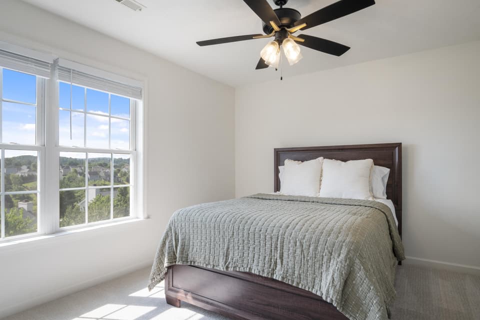 180 Sapphire Avenue, photo 32 of 40