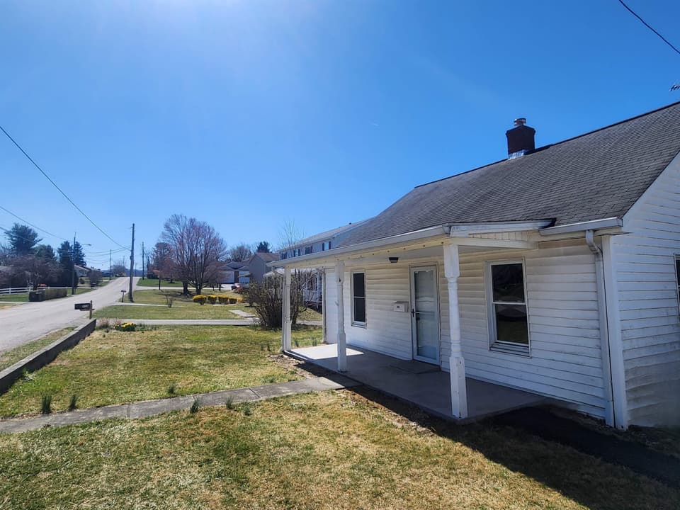 365 Clearview Drive, photo 5 of 40