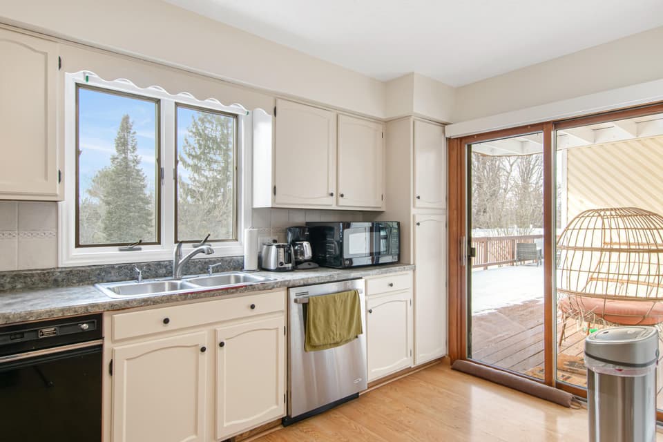 285 Emerald Boulevard, photo 14 of 40