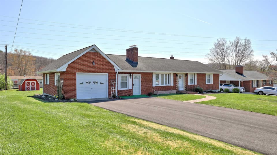 155 Gum Drive, photo 3 of 34