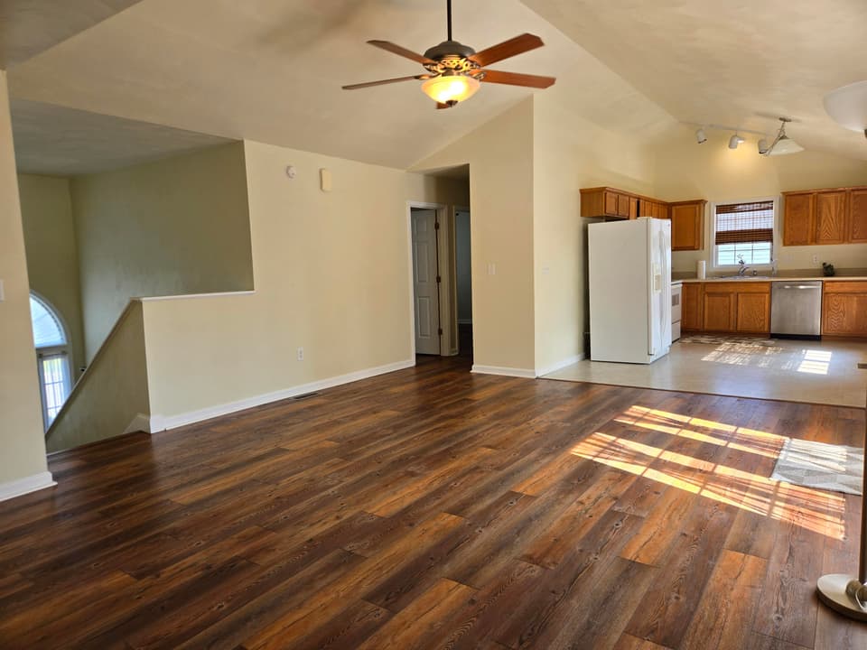 440 Windsor Dr, photo 11 of 33
