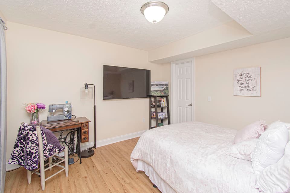 190 Robin Hood Drive, photo 23 of 40