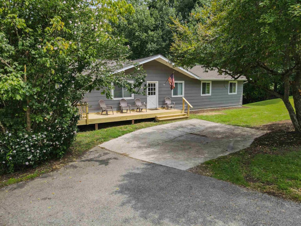 966 Magnolia Lane, photo 2 of 40