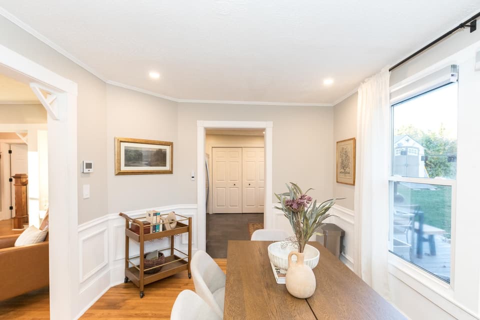 405 Lester Street, photo 26 of 40