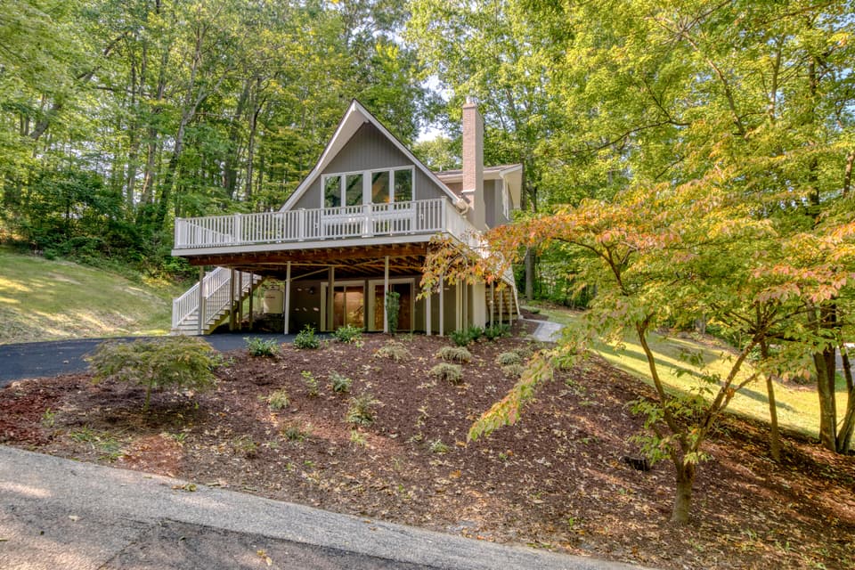 360 Tomahawk Drive, photo 3 of 32