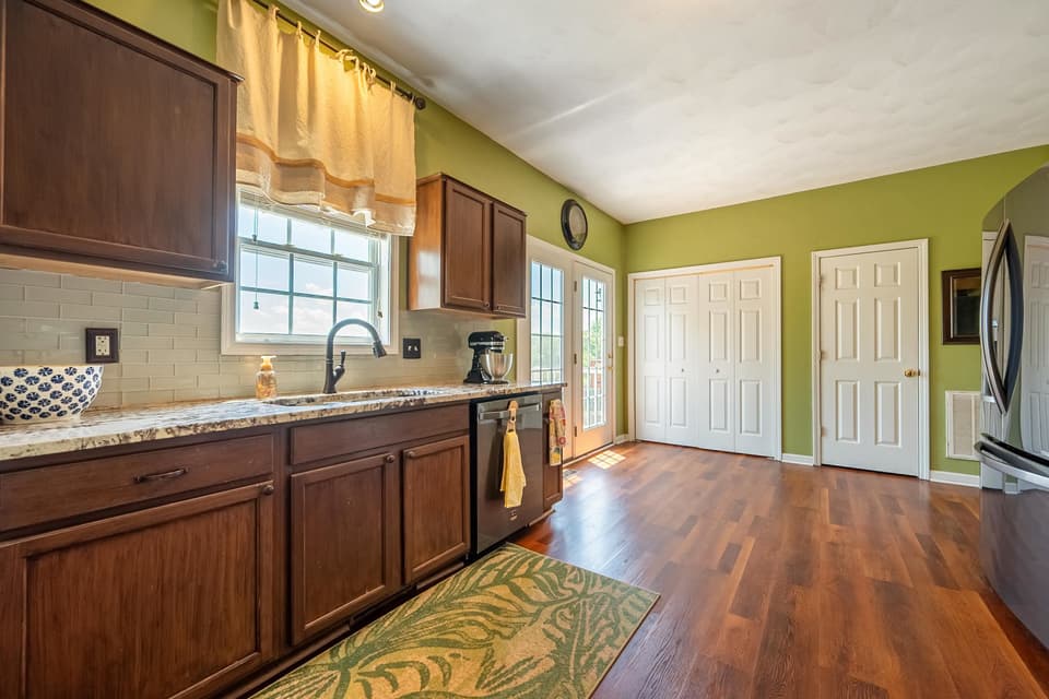 175 Wistaria Drive, photo 15 of 40