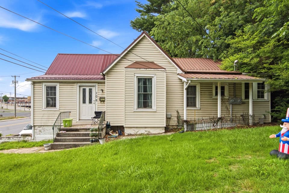 106 Roanoke Street, photo 3 of 24