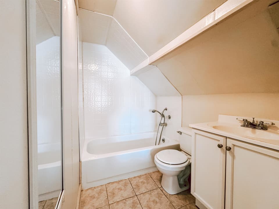 660 NE Liberty Street, photo 14 of 25