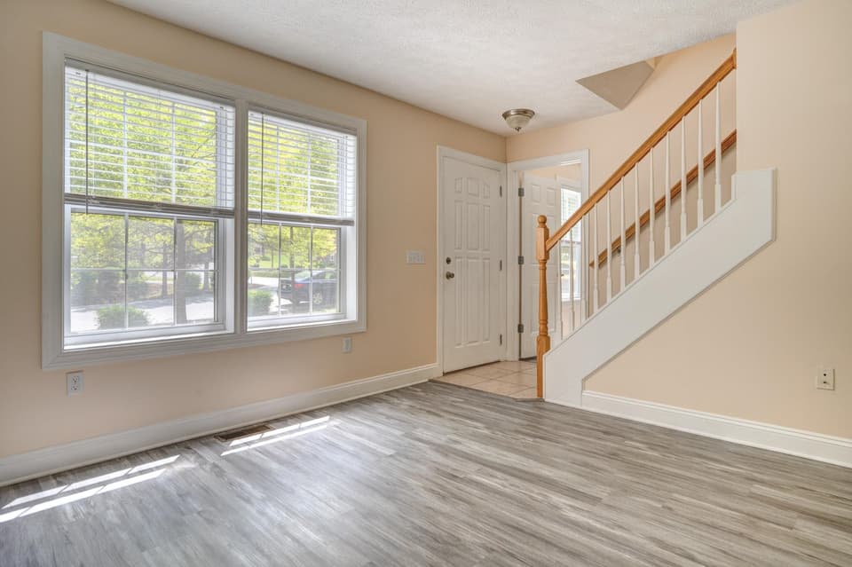 1025 Oaktree Boulevard, photo 16 of 33