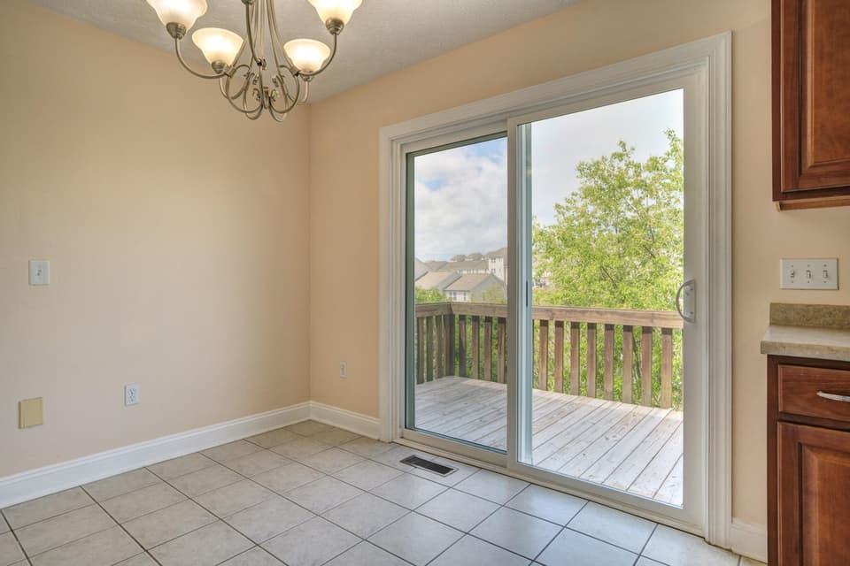 1025 Oaktree Boulevard, photo 6 of 33