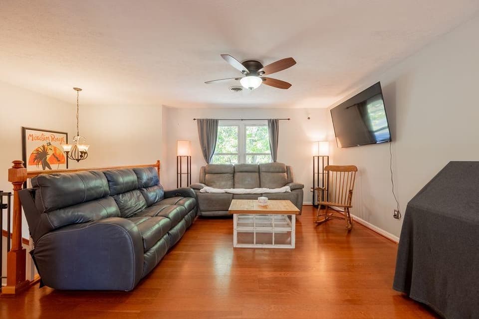 1145 Spruce Street, photo 4 of 34