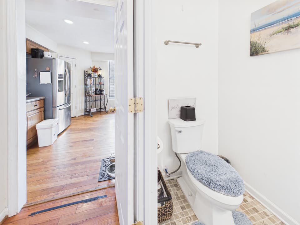 209 Rolling Hills Drive, photo 13 of 40