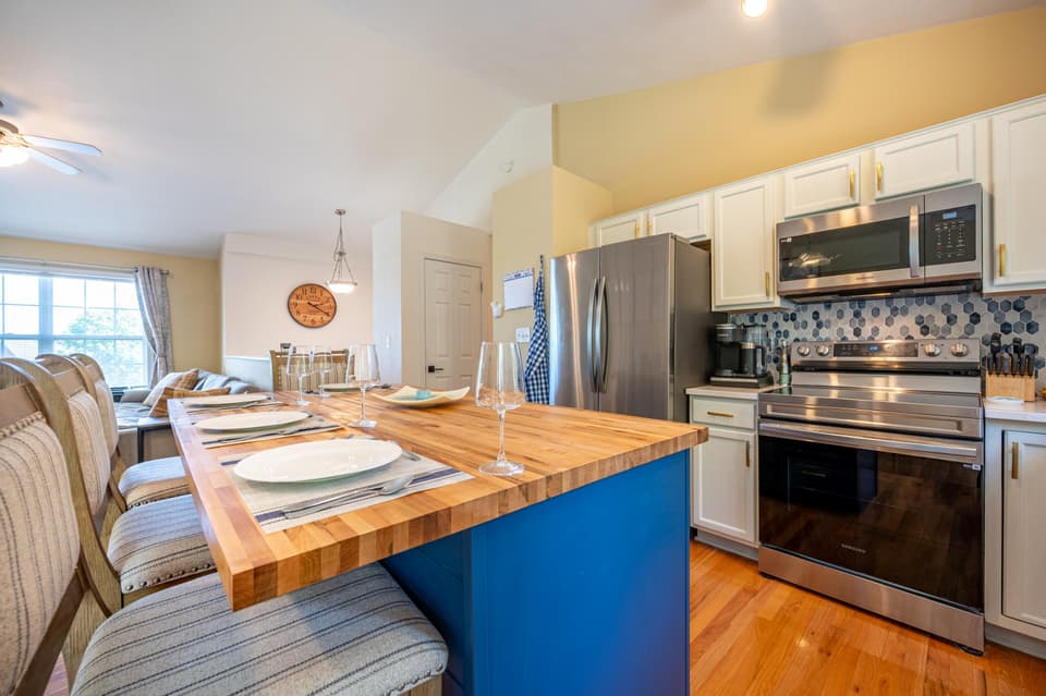 200 Wistaria Drive, photo 10 of 34