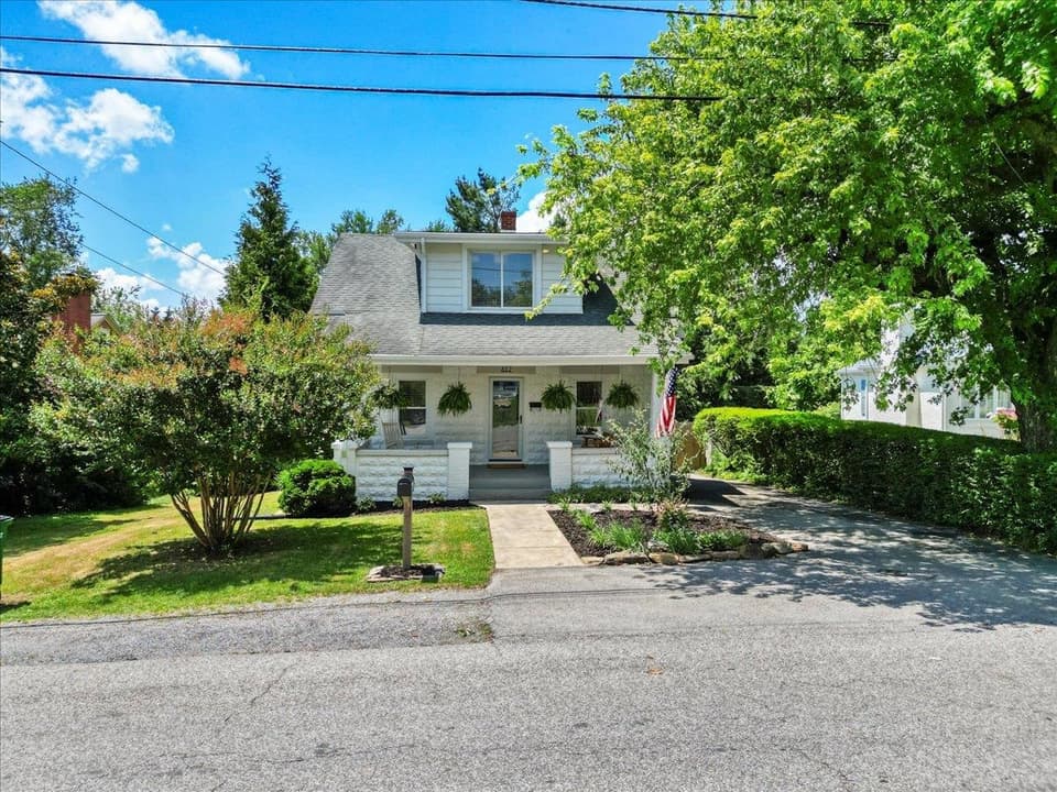 612 E Main Street, photo 5 of 40