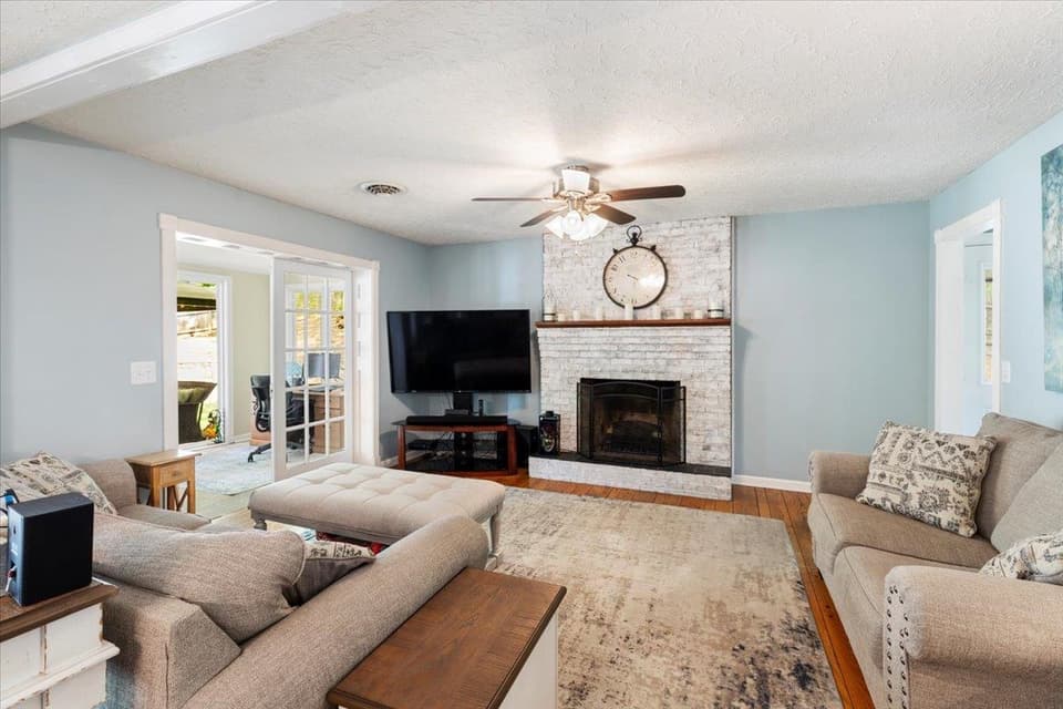 300 Tomahawk Drive, photo 24 of 40