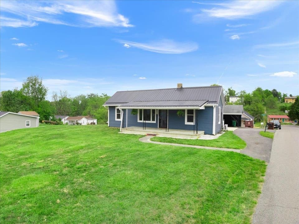 690 Harless Street, photo 7 of 40