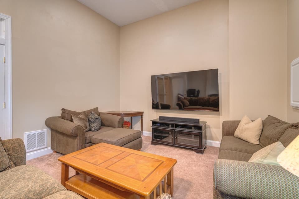 250 Silver Leaf Drive, photo 35 of 40