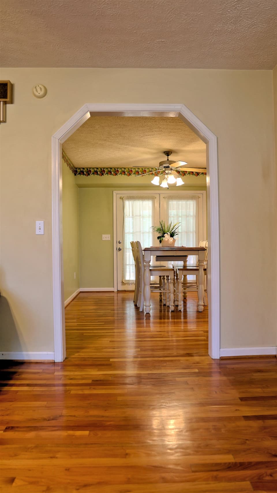 240 Virginian Drive, photo 9 of 40