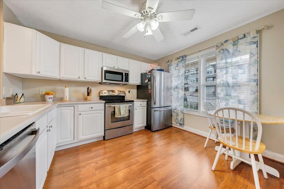 150 Blue Leaf Dr NW, photo 4 of 15