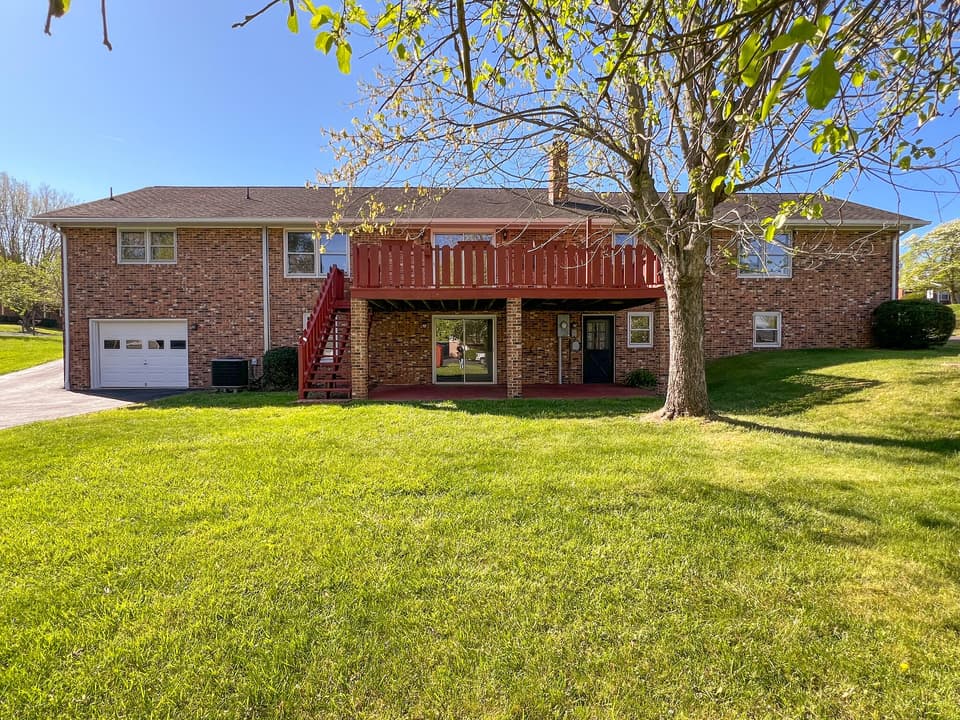 975 Carson Dr, photo 3 of 37
