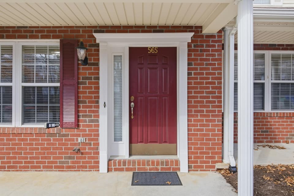 565 Oaktree Boulevard, photo 6 of 31