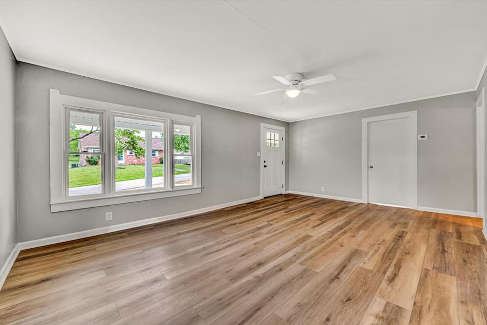 955 Church St NE, photo 6 of 33