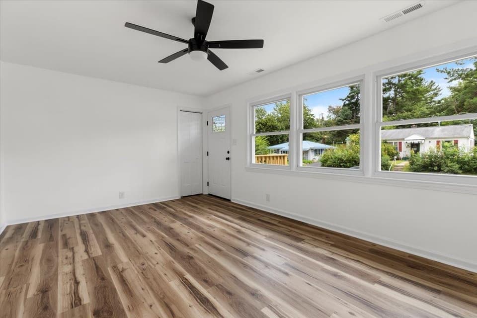 409 Third Street SW, photo 6 of 30
