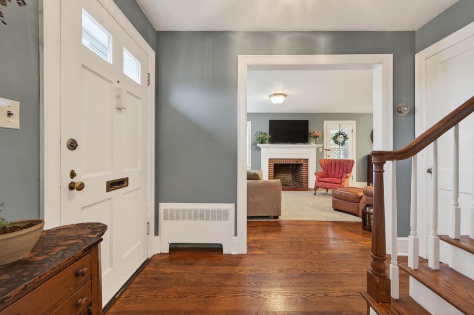 301 S Franklin Street, photo 3 of 35